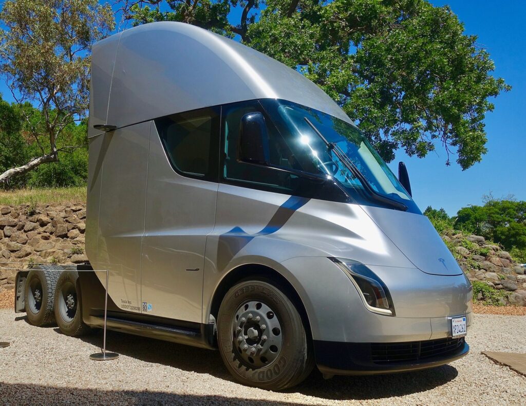Tesla Semi Europa: 550 km, 800 kW und IAA Hannover